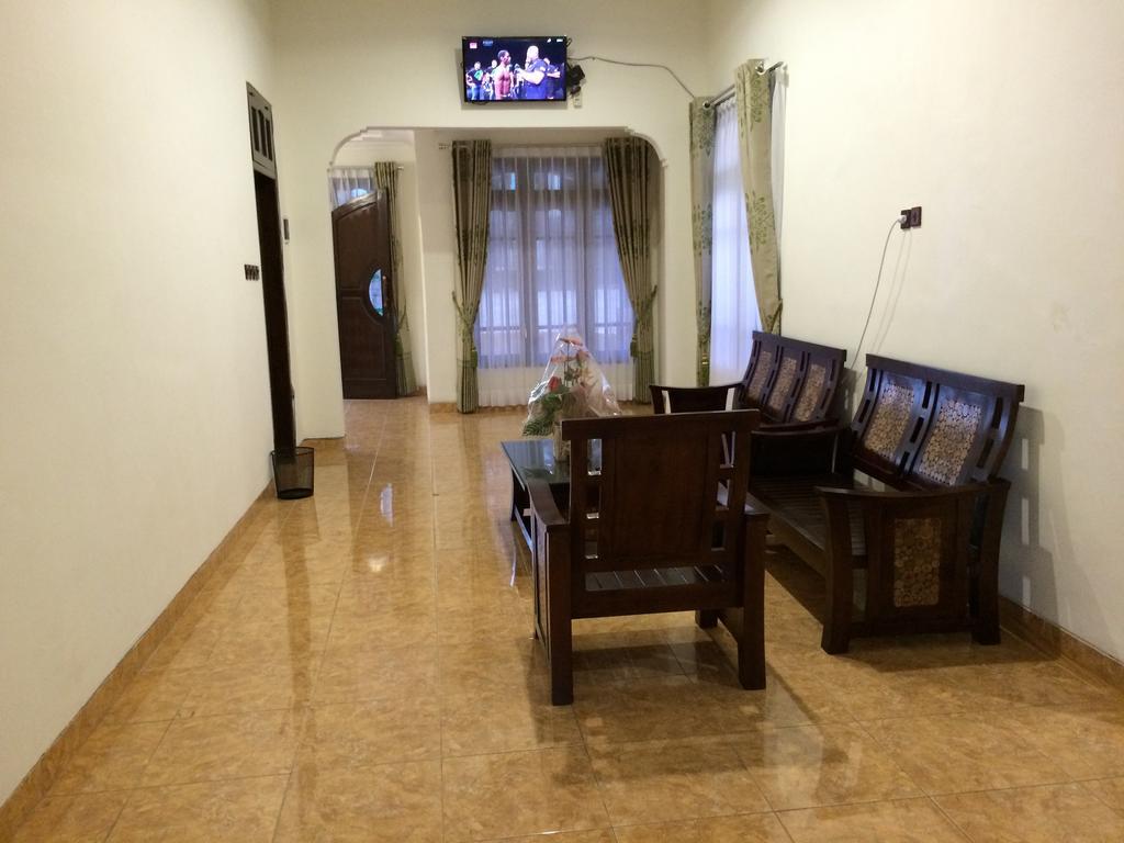 Shakila Guest House Malang Zewnętrze zdjęcie