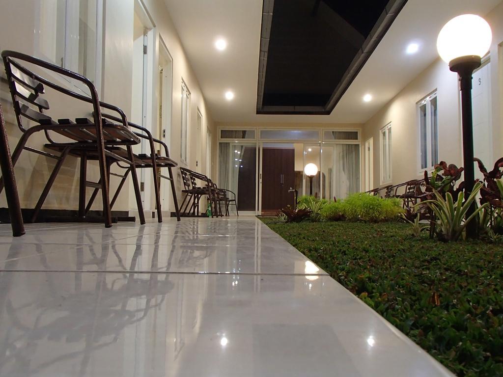 Shakila Guest House Malang Zewnętrze zdjęcie