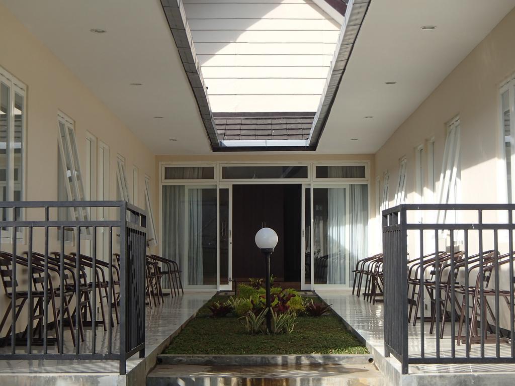 Shakila Guest House Malang Zewnętrze zdjęcie