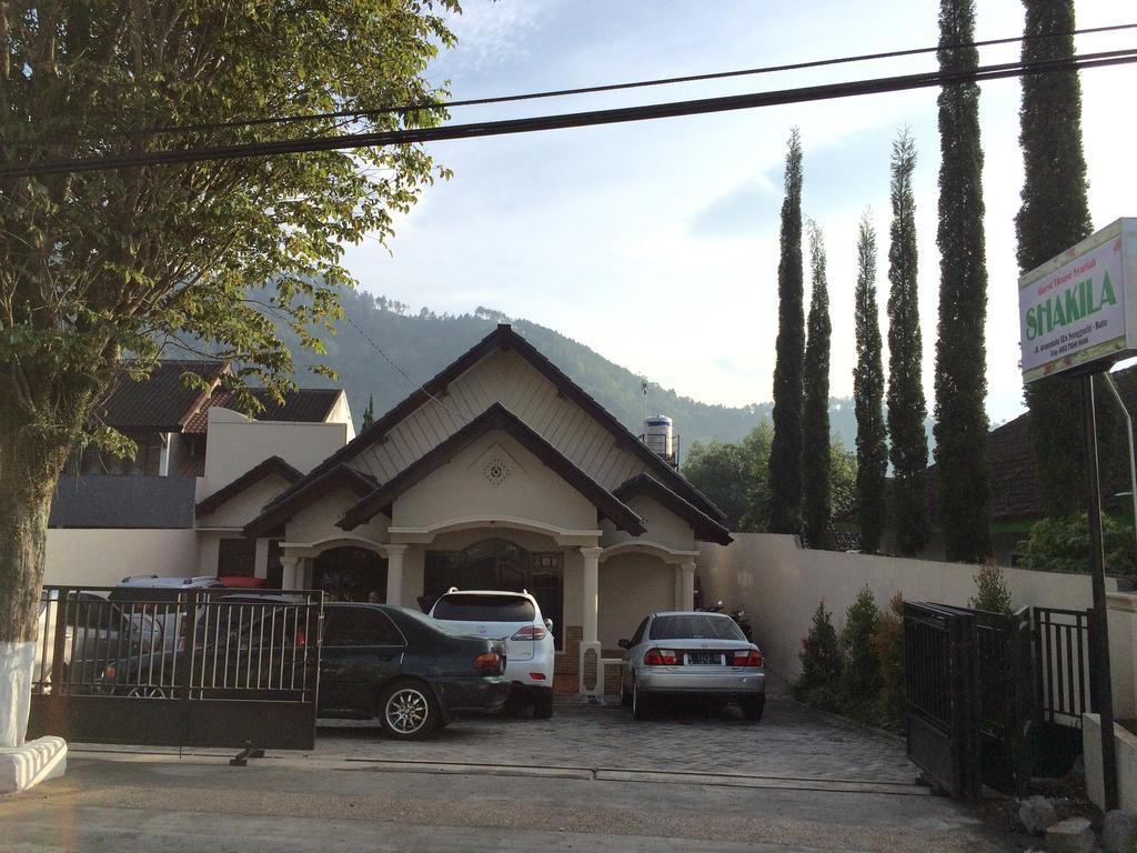 Shakila Guest House Malang Zewnętrze zdjęcie