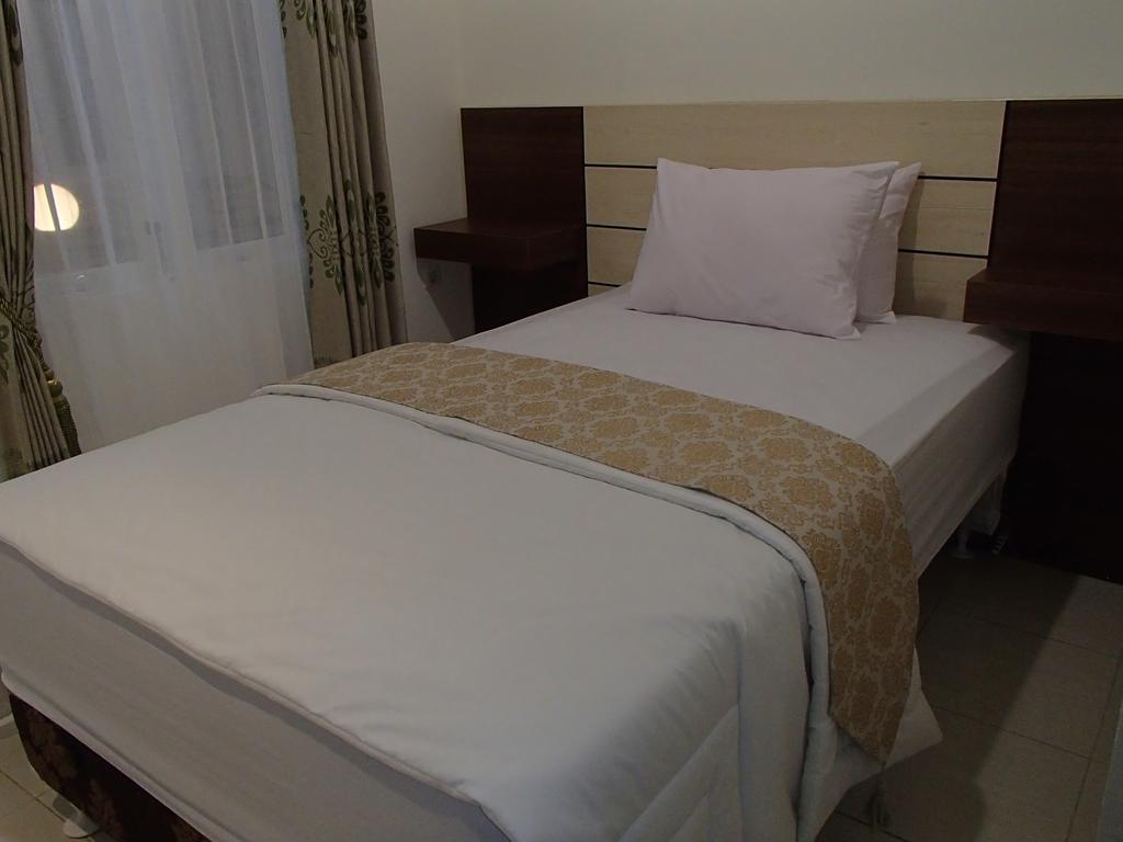 Shakila Guest House Malang Pokój zdjęcie