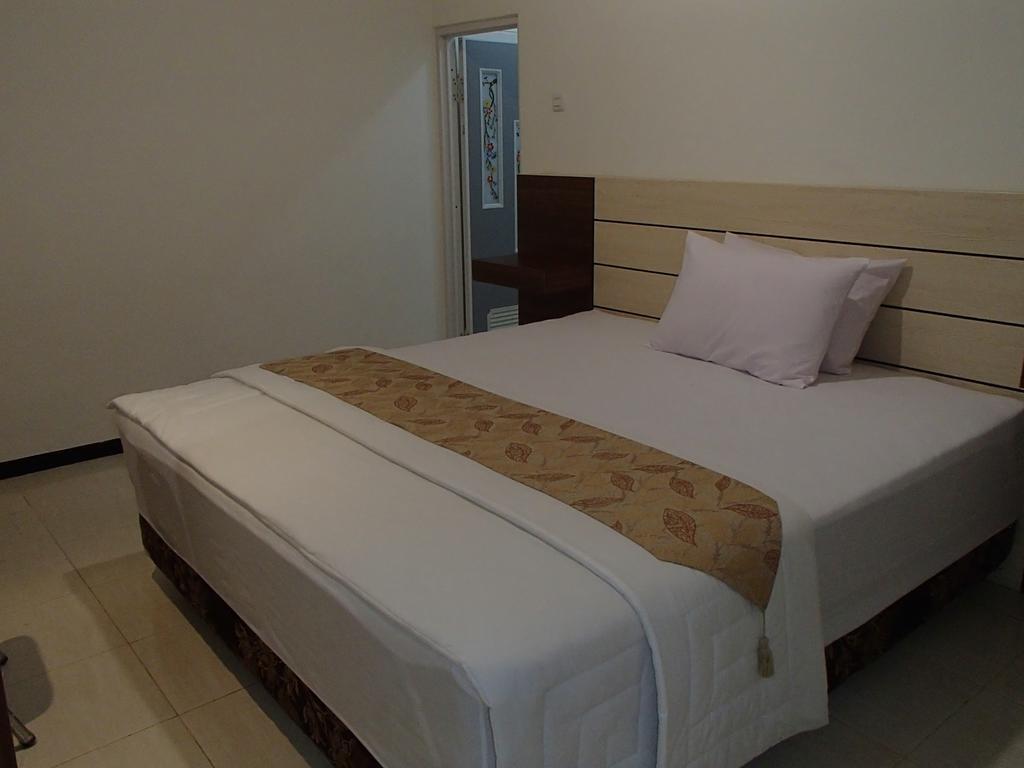 Shakila Guest House Malang Pokój zdjęcie